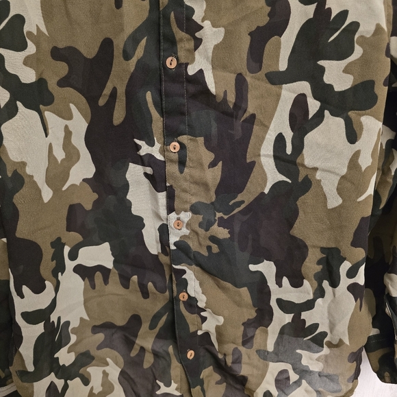 3/$15 Dots sheer Camouflage Button-Up long sleeve Shirt women's size medium - Picture 5 of 9